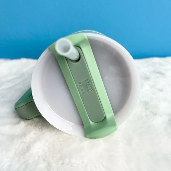 *NEW* 40 OZ. Stanley Jade (Bright Green) Flowstate Quencher H2.O Tumbler - Picture 5 of 7